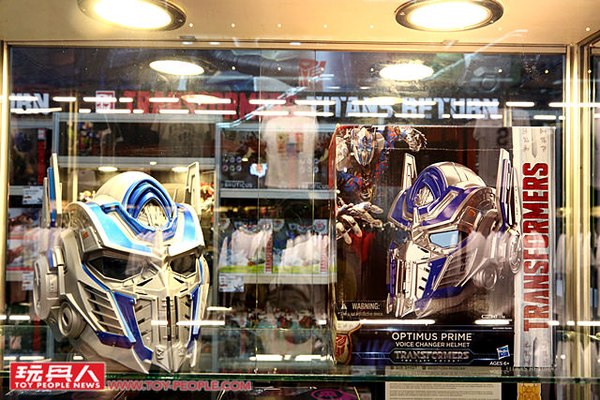 Transformers The Last Knight Optimus Prime Voice Changer Helmet On Display In Package At Taipei Movie & Toy Con  (1 of 6)